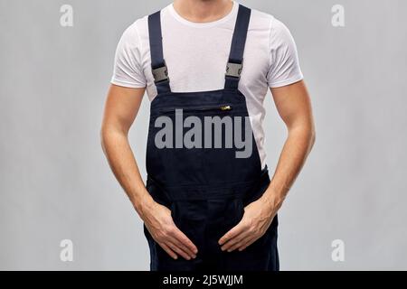 gros plan du peintre ou du constructeur masculin dans l'ensemble Banque D'Images