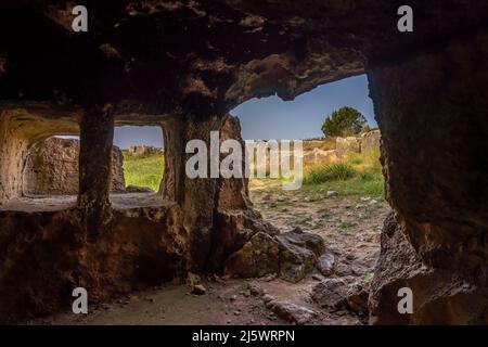 Unterirdische Grabstätten der antiken Nekropole Königsgräber von Nea Paphos, Paphos, Zypern, Europa | tombes souterraines de l'ancienne nécropole à Banque D'Images