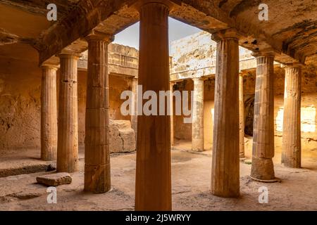 Unterirdische Grabstätten der antiken Nekropole Königsgräber von Nea Paphos, Paphos, Zypern, Europa | tombes souterraines de l'ancienne nécropole à Banque D'Images