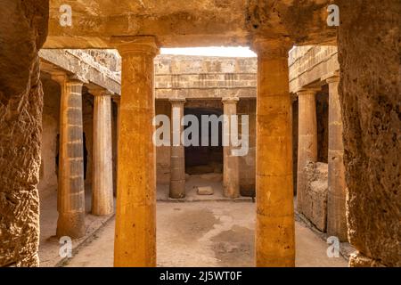 Unterirdische Grabstätten der antiken Nekropole Königsgräber von Nea Paphos, Paphos, Zypern, Europa | tombes souterraines de l'ancienne nécropole à Banque D'Images