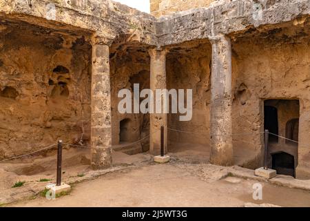 Unterirdische Grabstätten der antiken Nekropole Königsgräber von Nea Paphos, Paphos, Zypern, Europa | tombes souterraines de l'ancienne nécropole à Banque D'Images