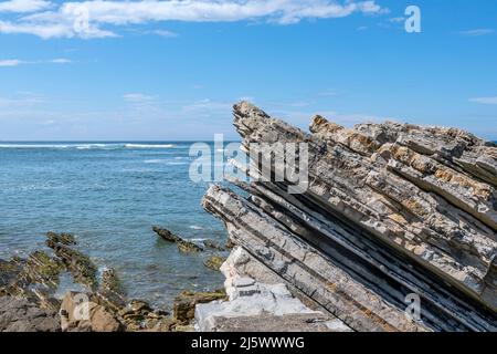 Le petit port de Guéthary est l'un des ports les plus pittoresques de la côte atlantique basque. Banque D'Images