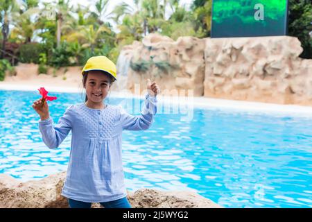 PUERTO DE LA CRUZ, TENERIFE - 7 janvier 2020 : spectacle de dauphins dans le Loro Parque, qui est maintenant la deuxième plus grande attraction de Ténérife avec celle de l'europe Banque D'Images