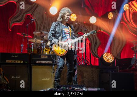 Arena di Verona Verona, Italie. 25rd avril 2022. Le chanteur italien Zucchero 'Sugar' Fornaciari se produit à l'Arena di Verona une première date de son 'World Wild Tour 2022', Credit: Roberto Tommasini/Alay Live News Banque D'Images