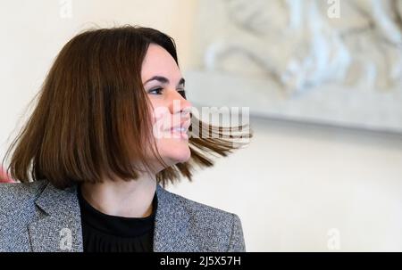 Berlin, Allemagne. 26th avril 2022. Svetlana Tikhanovskaya, politicien de l'opposition de Biélorussie, est sur le point de parler au président Steinmeier au palais de Bellevue. Credit: Bernd von Jutrczenka/dpa/Alamy Live News Banque D'Images