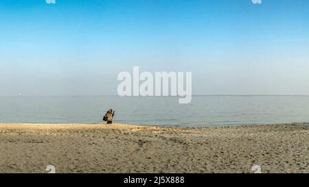 Odessa, Ukraine 03.03.2020. Journée de printemps sombre sur la plage de Langerone à Odessa, en Ukraine Banque D'Images