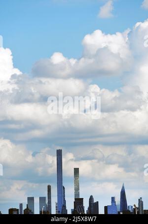 TERRE SOUS: Marécage et marais dans les meadowlands de East Rutherford, New Jersey sont de basse altitude avec un point de vue rarement vu de l'horizon de Manhattan. Banque D'Images