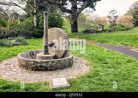 Une presse à cidre du début du siècle 20th fait une particularité frappante près de Pounds House dans Central Park, Plymouth Banque D'Images