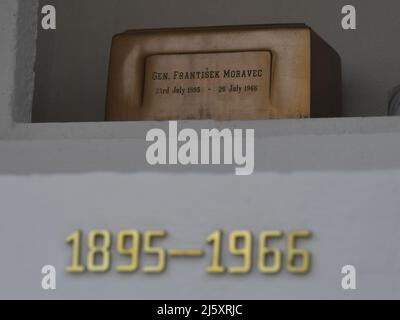 Caslav, République tchèque. 26th avril 2022. Le général de brigade Frantisek Moravec a été enterré dans un columbarium local dans sa ville natale de Caslav, en République tchèque, le mardi 26 avril 2022. Crédit: Lubos Pavlicek/CTK photo/Alay Live News Banque D'Images