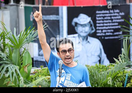 Bangkok, Thaïlande. 24th avril 2022. (4/24/2022) camarades de l'ère communiste, poètes, écrivains et artistes pleurent le décès de Wat Wanlayangkoon. (Photo par Edirach Toumlamoon/Pacific Press/Sipa USA) crédit: SIPA USA/Alay Live News Banque D'Images