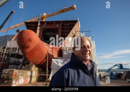 Port Glasgow, Écosse, 26 avril 2022. Directeur général de Ferguson Marine David Tydeman avant le levage de bloc de 100 tonnes de l'unité de l'arceau qui sera relié à Hull 802, Qui est la plus grande unité ajoutée à la coque en acier de ferryÕs, a lieu dans le chantier naval Ferguson Marine (Port Glasgow), à Port Glasgow, Écosse, le 26 avril 2022. Crédit photo : Jeremy Sutton-Hibbert/Alay Live News. Banque D'Images