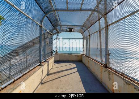 Passerelle vide couverte à San Clemente, comté d'Orange, Californie Banque D'Images