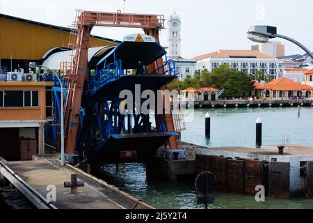 GEORGE TOWN, MALASIA – 29 JANVIER 2020 rampes de chargement vides pour le RapidFerry, Butterworth à Penang Banque D'Images