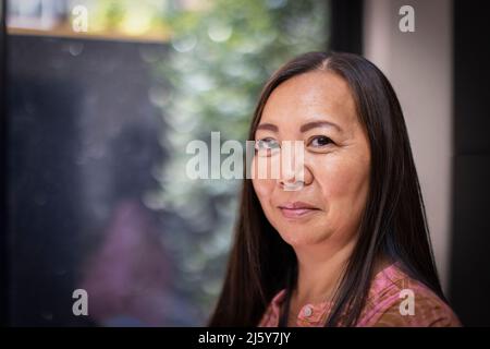 Confiant, Portrait smiling woman Banque D'Images