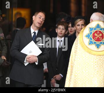 La photo doit être créditée ©Alpha Press 079965 29/03/2022 Sophie Comtesse de Wessex, Lady Louise Windsor, Viscount Severn James Alexander Philip Theo Mountbatten Windsor, Prince Edward Earl of Wessex au service de Thanksgiving pour HRH le prince Philip Duke d'Édimbourg qui s'est tenu à l'abbaye de Westminster à Londres. Banque D'Images