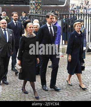 La photo doit être créditée ©Alpha Press 079965 29/03/2022 le prince Salman bin Hamad Al Khalifa avec l'ancienne reine Anne-Marie de Grèce, le prince héritier de Grèce Pavlos et la princesse couronne de Grèce Marie-Chantal au service de Thanksgiving pour le prince Philip Duke d'Édimbourg qui s'est tenu à l'abbaye de Westminster à Londres. Banque D'Images