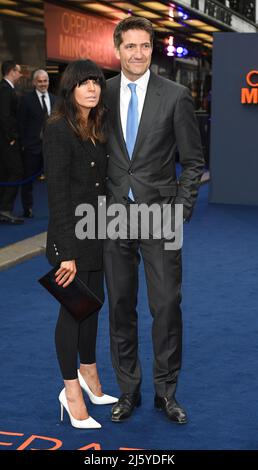 La photo doit être créditée ©Alpha Press 079965 12/04/2022 Claudia Winkleman et Kris Thykier opération mincemeat UK première au Curzon Mayfair Londres Banque D'Images