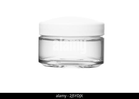 crème gel transparente pour hydrater le visage dans un pot en verre transparent et couvercle en plastique blanc sur fond blanc isolé Banque D'Images
