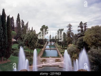 Tivoli, Villa d'Este, Renaissancegarten, Blick von der Wasserorgel Fischteiche und über Neptunbrunnen Banque D'Images