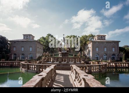 Bagnaia, Villa Lante, Gartenanlage, Fontana del Quadrato (Mohrenbrunnen) im Hintergrund Palazzina Gambera und Palazzina Montalto Banque D'Images