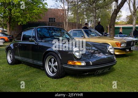 1982 Porsche 911 SC « YNF 56L » exposée au Scramble d'avril qui s'est tenu au Bicester Heritage Centre le 23rd avril 2022 Banque D'Images