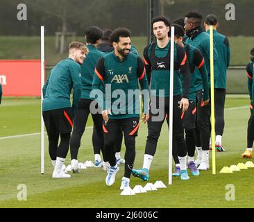 Kirkby, Merseyside, Royaume-Uni. 26th avril 2022: AXA Training Center, Kirkby, Merseyside, Angleterre: Liverpool FC formation avant leur demi-finale de la Ligue des Champions contre Villarreal: Mohamed Salah de Liverpool crédit: Action plus Sports Images/Alay Live News Banque D'Images