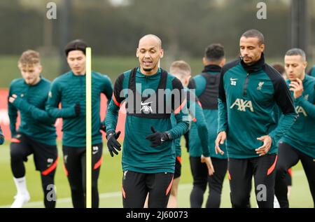 Kirkby, Merseyside, Royaume-Uni. 26th avril 2022: AXA Training Center, Kirkby, Merseyside, Angleterre: Liverpool FC formation avant leur demi-finale de la Ligue des Champions contre Villarreal: Fabinho de Liverpool crédit: Action plus Sports Images/Alay Live News Banque D'Images