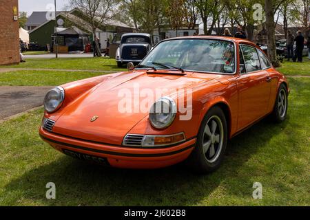 1969 Porsche 911 S 2,0 litres ‘SRY 155g’ exposés au Scramble d’avril qui s’est tenu au Bicester Heritage Centre le 23rd avril 2022 Banque D'Images