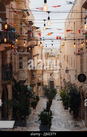 Rues décorées de la vieille ville de la Valette à Malte, Europe 2021 Banque D'Images