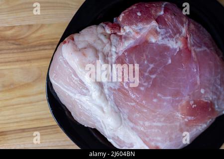 Filet de porc sur une assiette. Rencontre fraîche. Banque D'Images