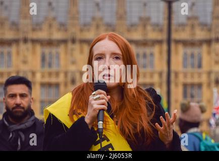 Londres, Angleterre, Royaume-Uni. 26th avril 2022. L'activiste PATSY STEVENSON parle aux manifestants. Des manifestants se sont rassemblés sur la place du Parlement pour protester contre le projet de loi sur la police, le crime, la peine et les tribunaux et le projet de loi sur la nationalité et les frontières. (Image de crédit : © Vuk Valcic/ZUMA Press Wire) Banque D'Images