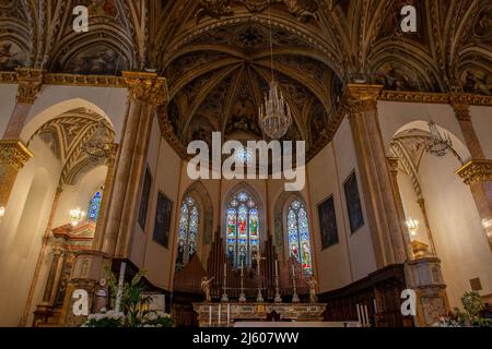 Pérouse Italie avril 24 2022 : la cathédrale intérieure de Pérouse, également connue sous le nom de cathédrale de San Lorenzo, est le principal bâtiment religieux de Pérouse Banque D'Images