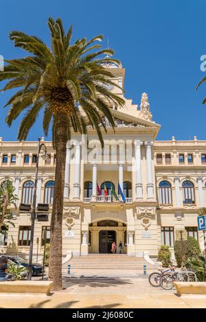 Bâtiment de la ville de Malaga. Il a un style néobarque. Est le travail des architectes Guerrero Strachan et Rivera Vera. Banque D'Images