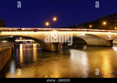 Le pont Louis Philippe est un pont sur la Seine. Il est situé dans le 4ème arrondissement, il relie le quai de Bourbon sur l'Ile Saint Louis w Banque D'Images