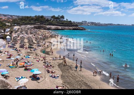 dh Playa del Duque COSTA ADEJE TENERIFE vacances touristiques plage personnes plages de la côte sud Banque D'Images