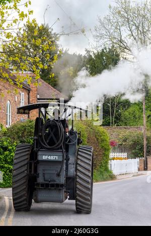 Le charbon de qualité importé est démontré dans un moteur de traction à vapeur pour illustrer une plus grande pollution par rapport au charbon à vapeur sèche gallois, qui risque de se terminer Banque D'Images