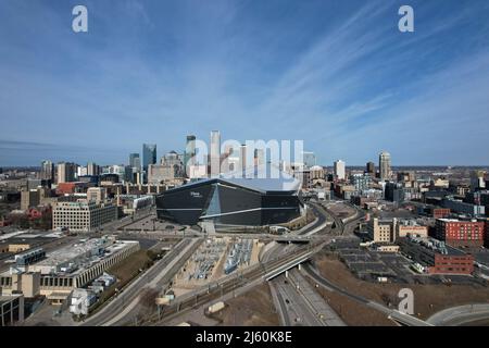 Vue aérienne du stade US Bank, stade des Minnesota Vikings, dimanche 3 avril 2022, à Minneapolis. Banque D'Images