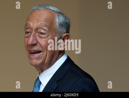 Malaga, Espagne. 26th avril 2022. Marcelo Rebelo de Sousa, Président portugais, prononce un discours lors de l'ouverture de l'exposition de Paula Rego, peintre et illustratrice portugaise, au Musée Picasso. L'exposition 'Paula Rego', montre son point de vue sur l'art figuratif et la représentation des femmes avec plus de 80 œuvres. Le salon se déroulera au musée Picasso du 27 avril au 21 août. Crédit : SOPA Images Limited/Alamy Live News Banque D'Images