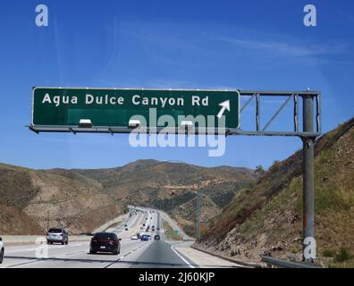 Agua Dulce, Californie, États-Unis 17th avril 2022 Une vue générale de l'atmosphère du chemin Agua Dulce Canyon où se trouve le parc naturel de Vasquez Rocks le 17 avril 2022 à Agua Dulce, Californie, États-Unis. Photo par Barry King/Alay stock photo Banque D'Images