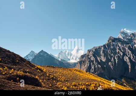 Sommet de Yangmaiyong (ou Jampayang en tibétain) à Yading, comté de Daocheng, province du Sichuan, Chine Banque D'Images