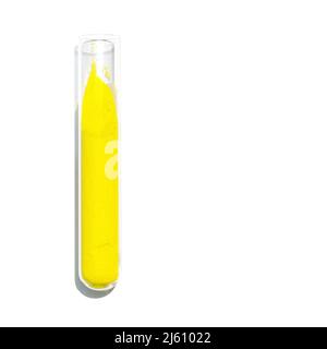 Gros plan sur l'ingrédient chimique sur la table de laboratoire blanche. Poudre de chromate de potassium dans un tube à essai. Banque D'Images