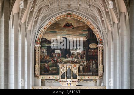 25 avril 2022, Saxe-Anhalt, Halle (Saale): La grande murale derrière l'orgue impérial a été nettoyée. Pendant des mois, l'église 'Unser lieben Frauen' était un grand chantier de construction. Dans le cadre du concept du FEDER, le lieu de culte a été rénové en fonction de son statut de monument historique. Le Marktkirche à Halle est l'un des sites les plus visités et l'un des plus importants bâtiments de l'église gothique tardif de Saxe-Anhalt. Photo: Heiko Rebsch/dpa Banque D'Images