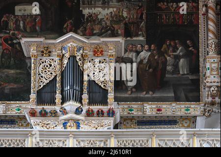 25 avril 2022, Saxe-Anhalt, Halle (Saale) : l'orgue Reichel. Pendant des mois, l'église 'Unser lieben Frauen' était un grand chantier de construction. Dans le cadre du concept du FEDER, le lieu de culte a été rénové en fonction de son statut de monument historique. Le Marktkirche à Halle est l'un des sites les plus visités et l'un des plus importants bâtiments de l'église gothique tardif de Saxe-Anhalt. Photo: Heiko Rebsch/dpa Banque D'Images