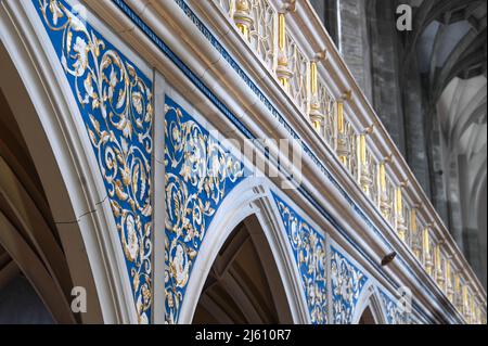 25 avril 2022, Saxe-Anhalt, Halle (Saale) : détail de la peinture des cloîtres latéraux. Pendant des mois, l'église 'Unser lieben Frauen' était un grand chantier de construction. Dans le cadre du concept du FEDER, l'église a été rénovée conformément à son statut de monument historique. Le Marktkirche à Halle est l'un des sites les plus visités et l'un des plus importants bâtiments de l'église gothique tardif de Saxe-Anhalt. Photo: Heiko Rebsch/dpa Banque D'Images