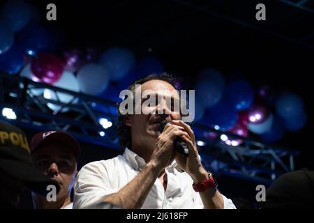 Le candidat Federico Gutierrez donne un discours aux partisans pendant la campagne présidentielle du candidat de droite Federico 'FICO' Gutierrez pour le parti politique 'Equipo por Colombie' à Pasto - Narino, Colombie, le 26 avril 2022. Photo de: Camilo Erasso/long Visual Press Banque D'Images