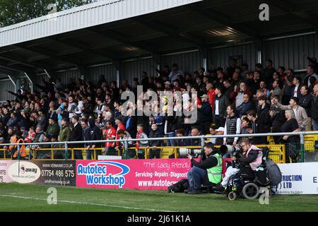 Sutton, Royaume-Uni 26th avril 2022 : vue générale pendant le match de la Ligue EFL deux entre Sutton United et Crawley Town au club de football de Sutton. Credit: James Boardman / Alamy Live News Banque D'Images