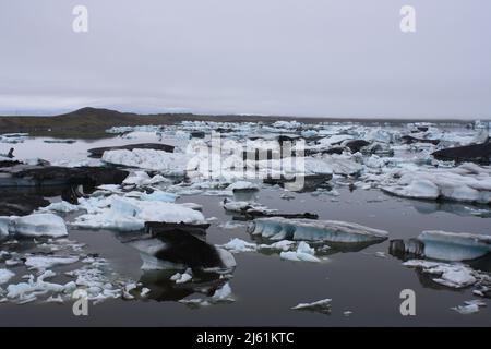 Jokursalon, un lac glaciaire dans le sud de l'Islande. Banque D'Images