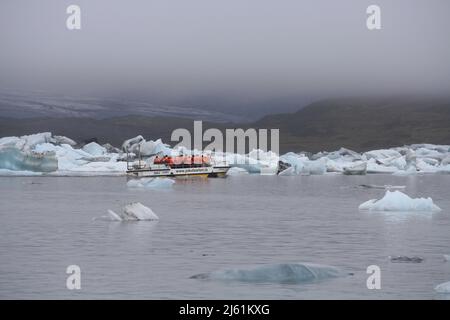 Jokursalon, un lac glaciaire dans le sud de l'Islande. Banque D'Images