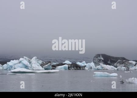 Jokursalon, un lac glaciaire dans le sud de l'Islande. Banque D'Images