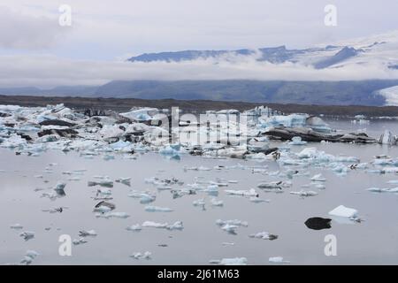 Jokursalon, un lac glaciaire dans le sud de l'Islande. Banque D'Images